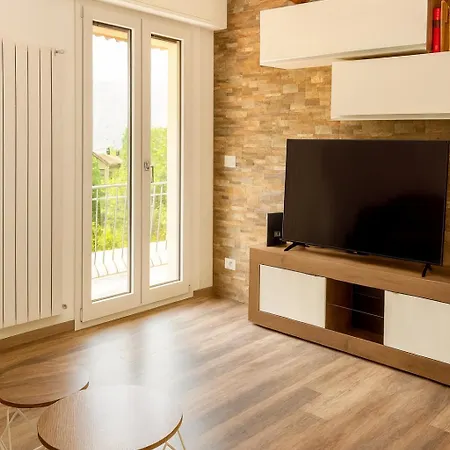 בית נופש Casa Perla Dei Laghi - View, Bbq, Wifi 1gb & Aircond פורלצה