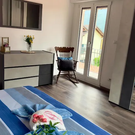 Casa Perla Dei Laghi - View, Bbq, Wifi 1gb & Aircond בית נופש פורלצה