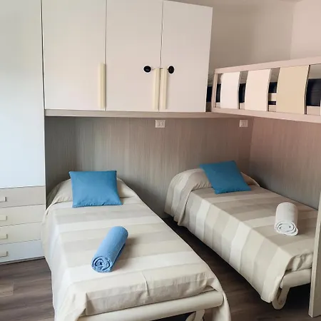 Casa Perla Dei Laghi - View, Bbq, Wifi 1gb & Aircond בית נופש פורלצה